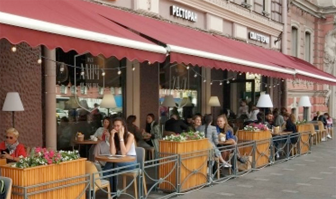 Количество летних веранд ресторанов и кафе Петербурга в 2024 году вырастет на 25%