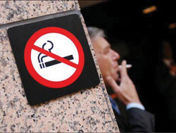 В Болгарии бары игнорируют запрет на курение