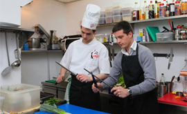 Парижский ресторан предлагает стать шеф-поваром на день