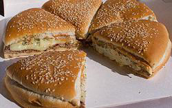 В ресторанах Бургер Кинг появится новый сэндвич с энергетической ценностью 2500 калорий