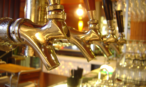 Из-за алкогольных поправок небольшие бары могут закрыться