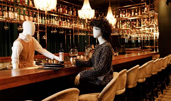 Как за год изменилось общее количество баров на ресторанных улицах Москвы, Санкт-Петербурга