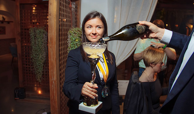Сомелье ресторана «Китайская грамота. Бар и Еда» заняла первое место на IV-ом Всероссийском женском конкурсе сомелье