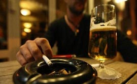 Киевские рестораны устанавливают будки для курильщиков