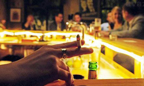Депутат из Ленобласти хочет курить в ресторанах